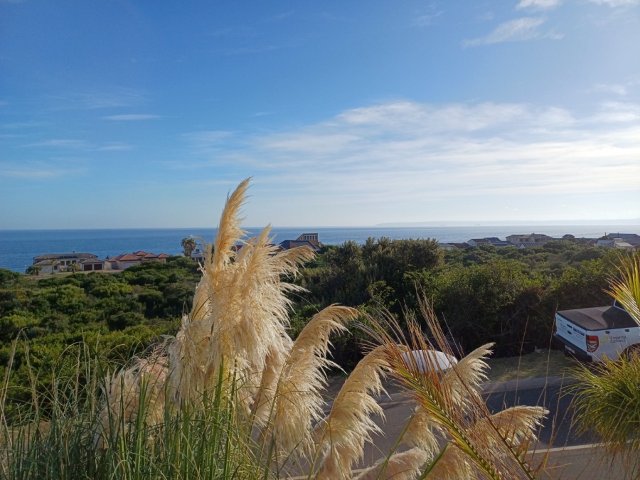  Bedroom Property for Sale in Outeniqua Strand Western Cape